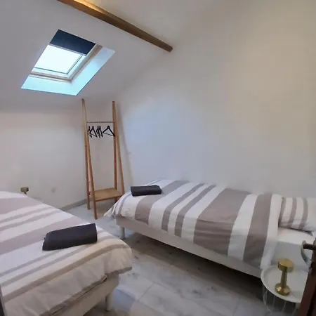 Le Du Chateau D'eau - Daire Larouillies